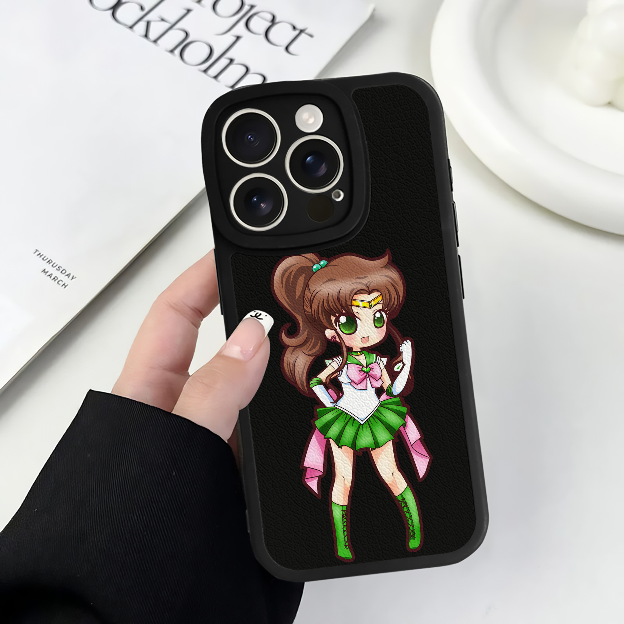 （画像用） 美少女戦士セーラームーン 木野 まこと きの まこと Sailor Moon Kino Makoto （セーラージュピター；Sailor Jupiter） 【iPhone 16シリーズ対応】シリコンスマホケース（レザー調） 材質：シリコン